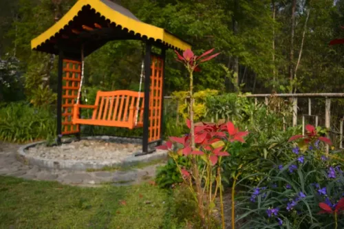 Bamboo Retreat Hotel - Outside Building View Patio
