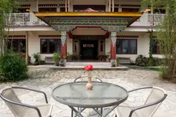 Bamboo Retreat Hotel - Outside Building View Patio