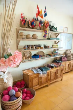 Bamboo Retreat Hotel - Shop