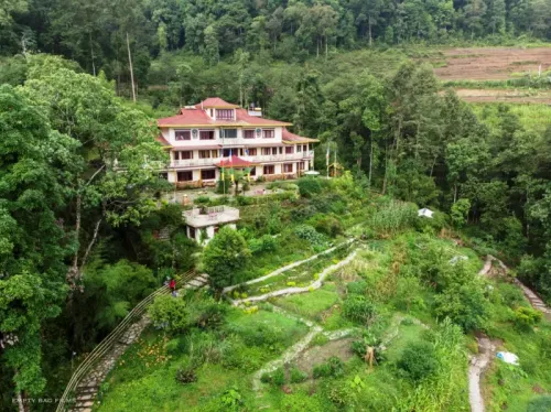 Bamboo Retreat Hotel - Outside Building View Patio