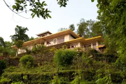 Bamboo Retreat Hotel - Outside Building View Patio