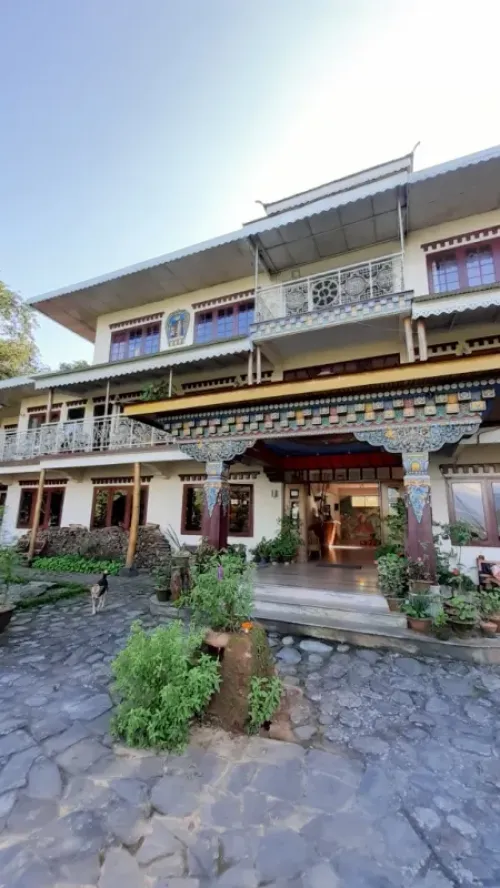 Bamboo Retreat Hotel - Outside Building View Patio