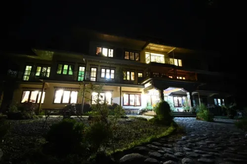 Bamboo Retreat Hotel - Outside Building View Patio