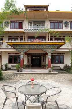 Bamboo Retreat Hotel - Outside Building View Patio
