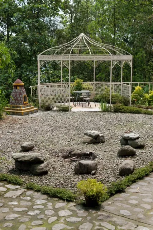 Bamboo Retreat Hotel - Outside Building View Patio