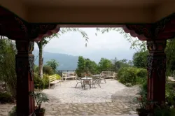 Bamboo Retreat Hotel - Outside Building View Patio
